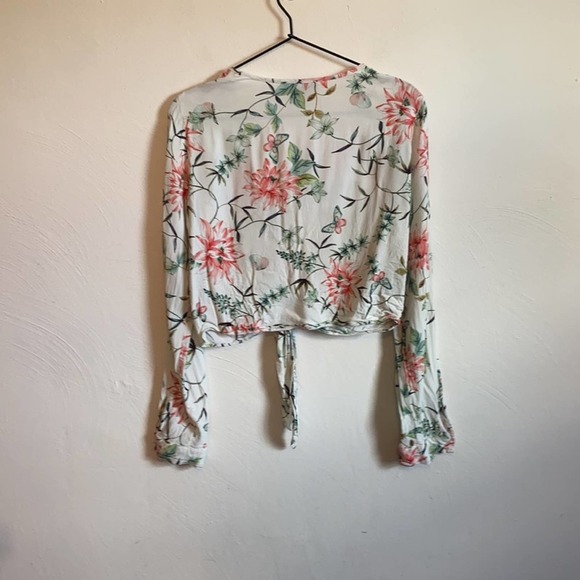 Fifteen Twenty Button Up Tie Front Floral Top medium - Picture 4 of 9